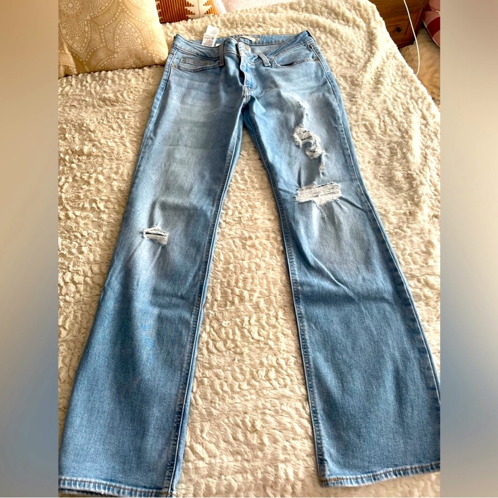 Excellent condition Levi’s ripped/distressed 29/32